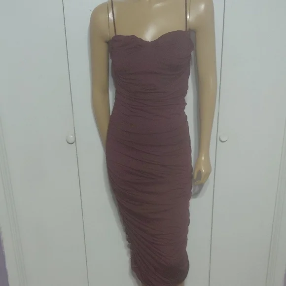 ♻️👗 Burgundy Ruched Dress - Picture 6 of 15
